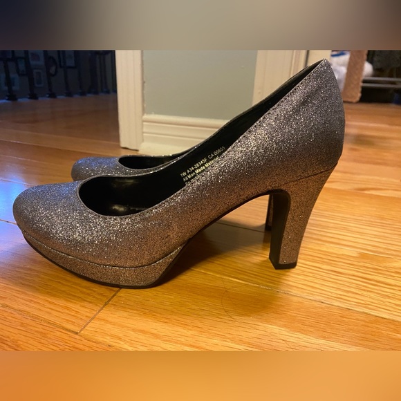 Addition Elle Silver Sparkle gently used heels - size 7W - Picture 4 of 4